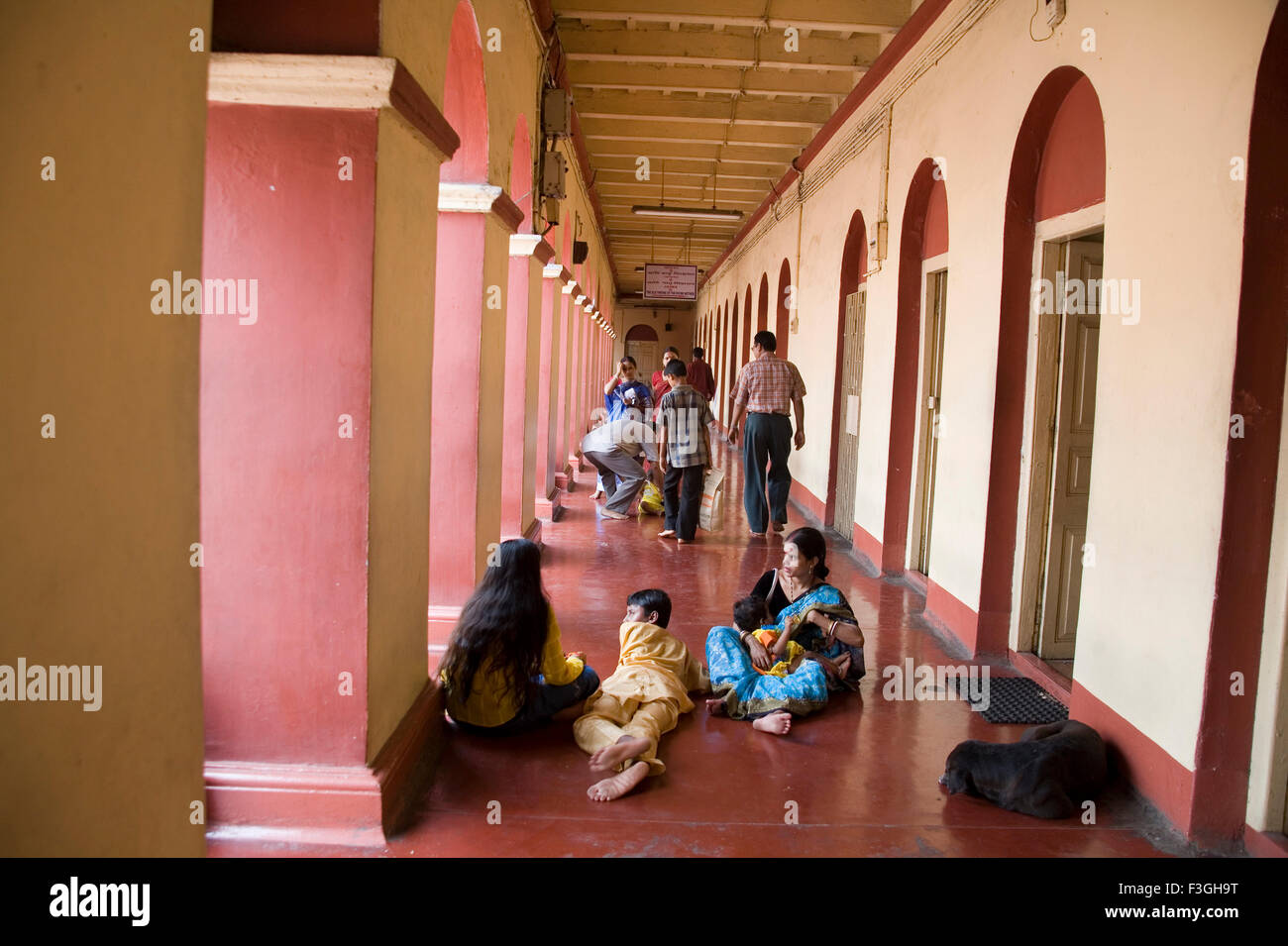 Pellegrini in Dakshineshwar Kali Temple Ramakrishna Paramhans viveva qui come sacerdote Calcutta Kolkata West Bengal India Foto Stock