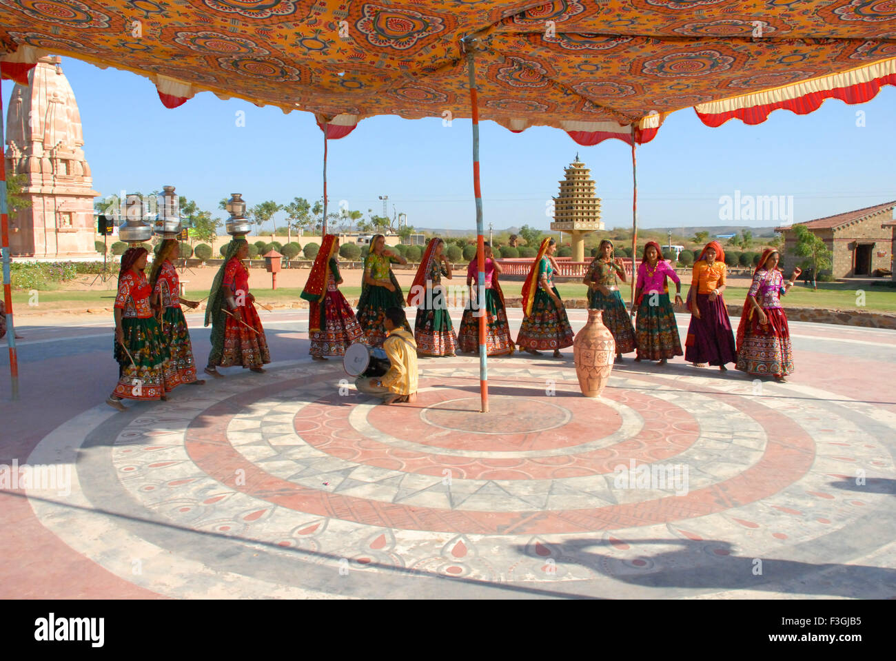 Kutchi danza tradizionale ; ; Kutch Gujarat ; India Foto Stock