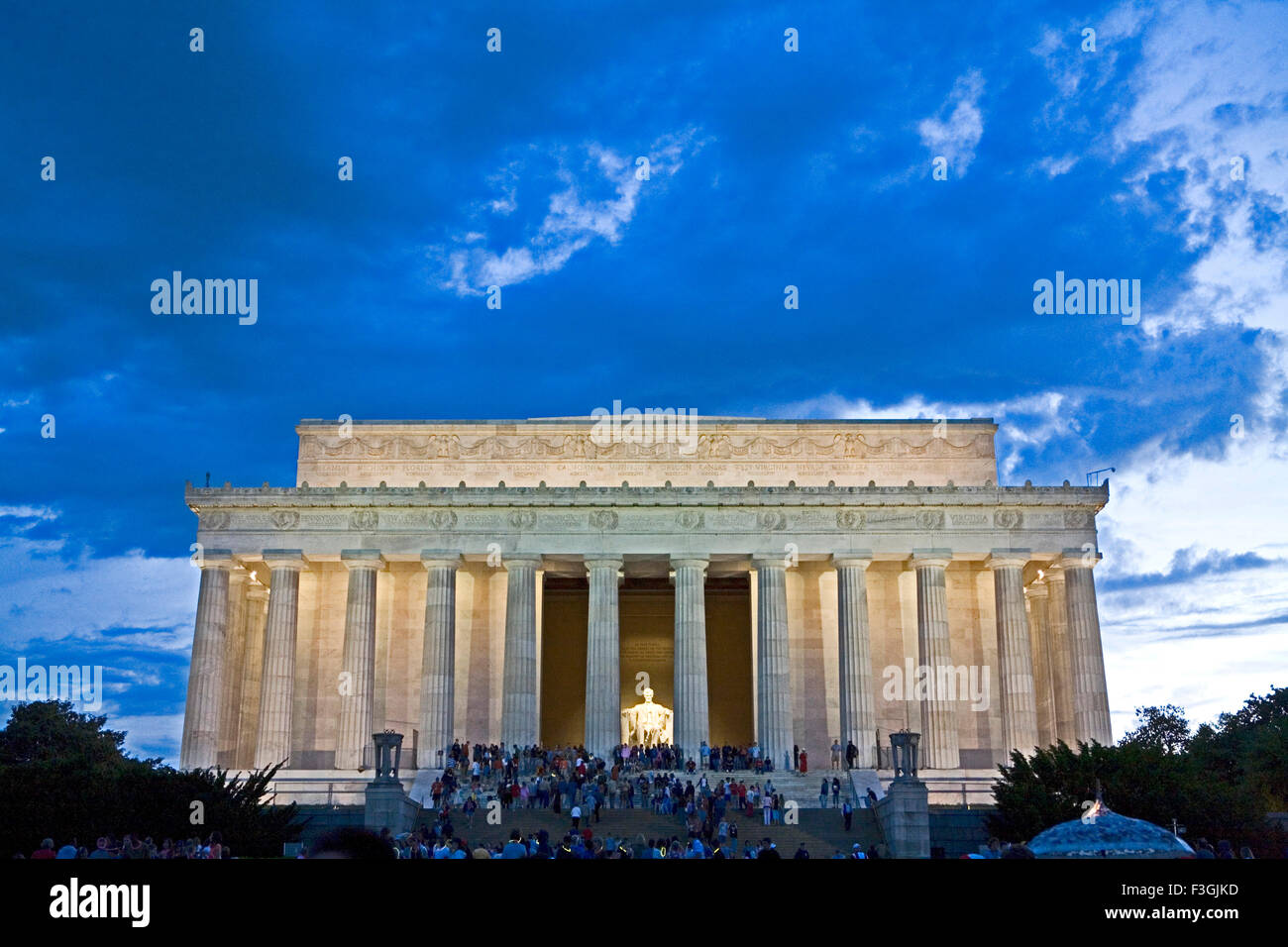 Abraham Lincoln la statua di Lincoln Memorial con 36 colonne che rappresentano 36 membri dell'Unione europea ; Washington dc ; Stati Uniti Foto Stock