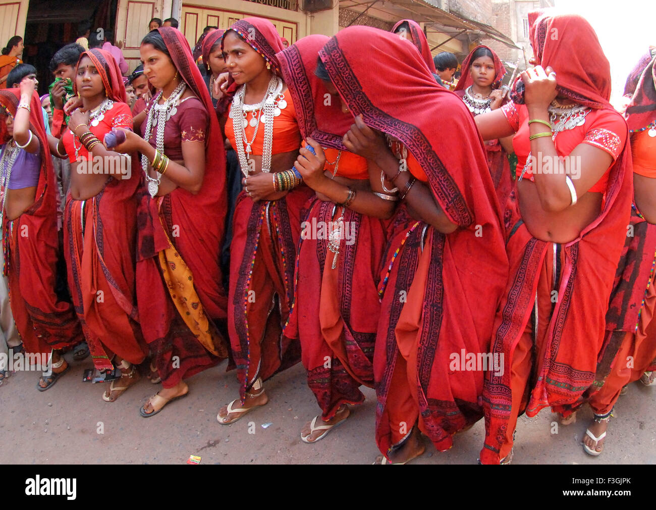La danza della festa ; distretto ; Vadodara Gujarat ; India Foto Stock