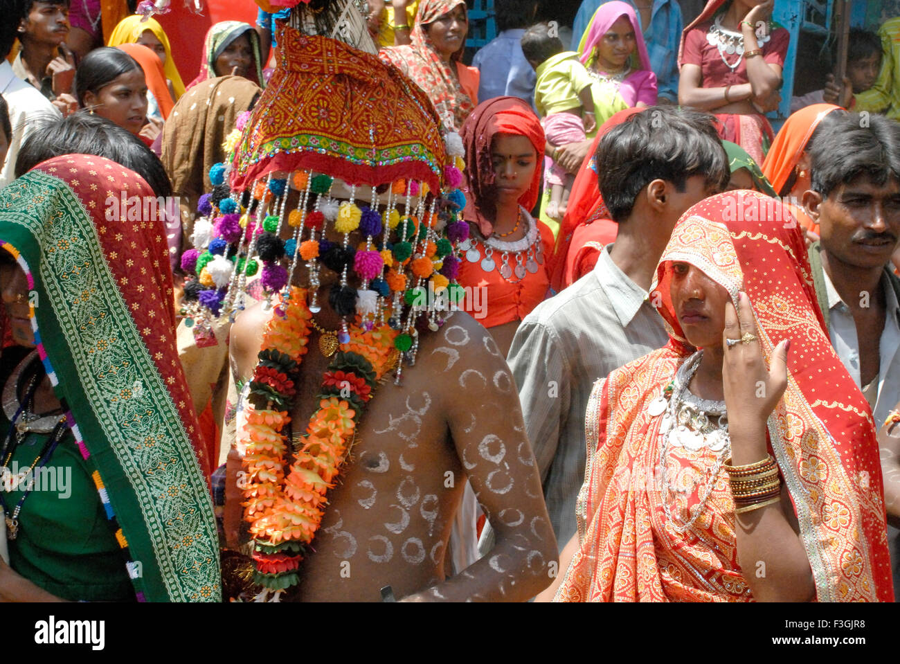 Danza del festival di santa ; distretto ; Vadodara Gujarat ; India Foto Stock