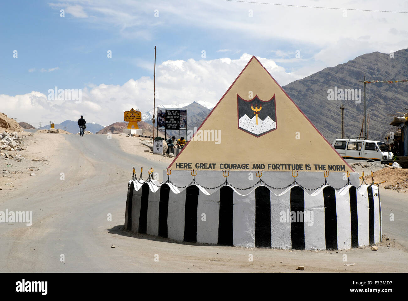 Monumento militare a Leh ; Ladakh ; Jammu e Kashmir ; India Foto Stock