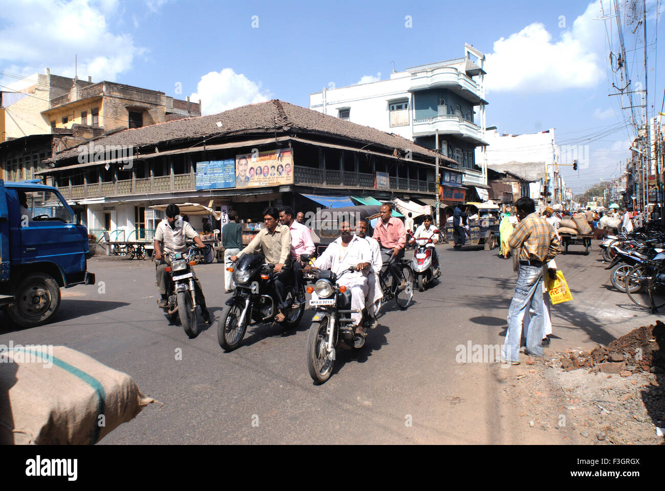 Luogo di mercato una nuova strada a Ujjain città ; Madhya Pradesh ; India Foto Stock