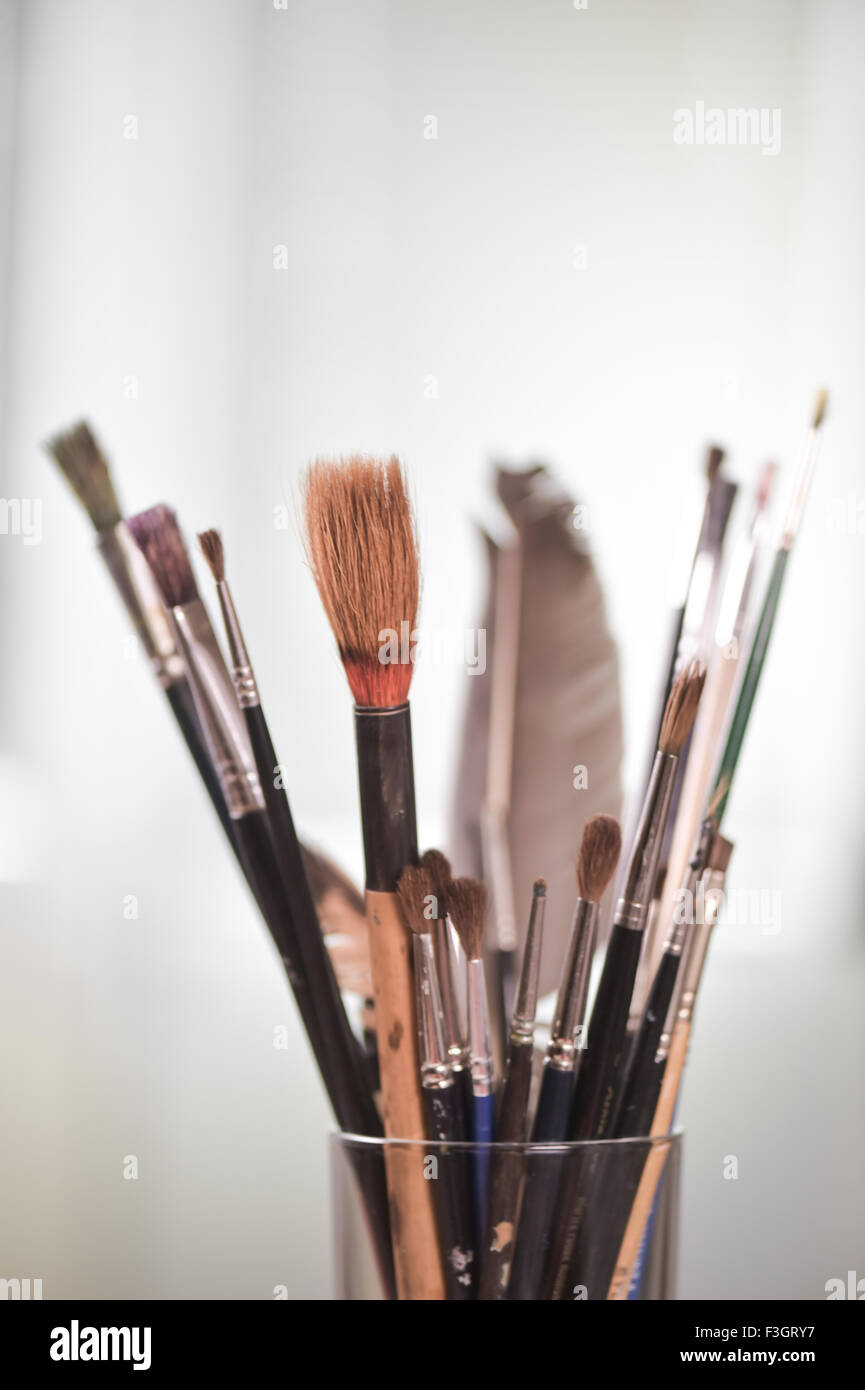 Pennelli per dipingere in pentola tutti i tipi di spazzole Foto stock -  Alamy