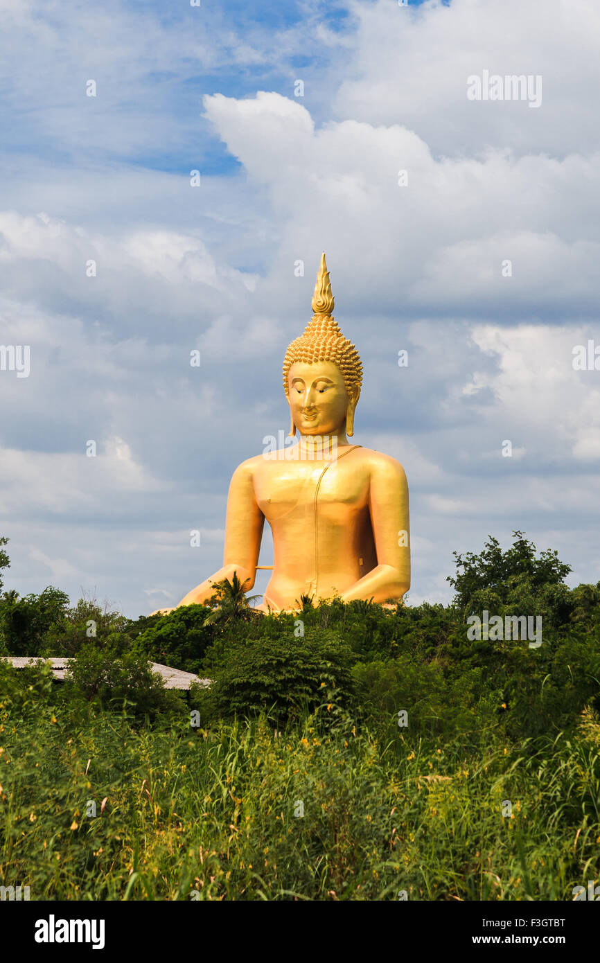 Più Grande Buddha seduto in Tailandia a Wat Muang, Ang Thong Foto Stock