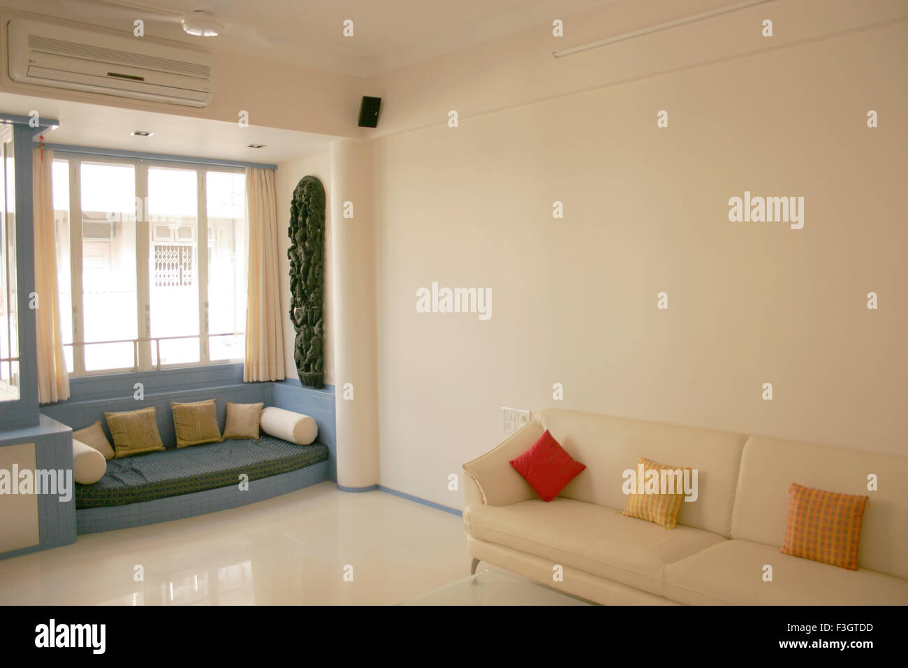Interno del salotto del piano residenziale ; Mumbai Bombay ; Maharashtra ; India proprietà release Foto Stock