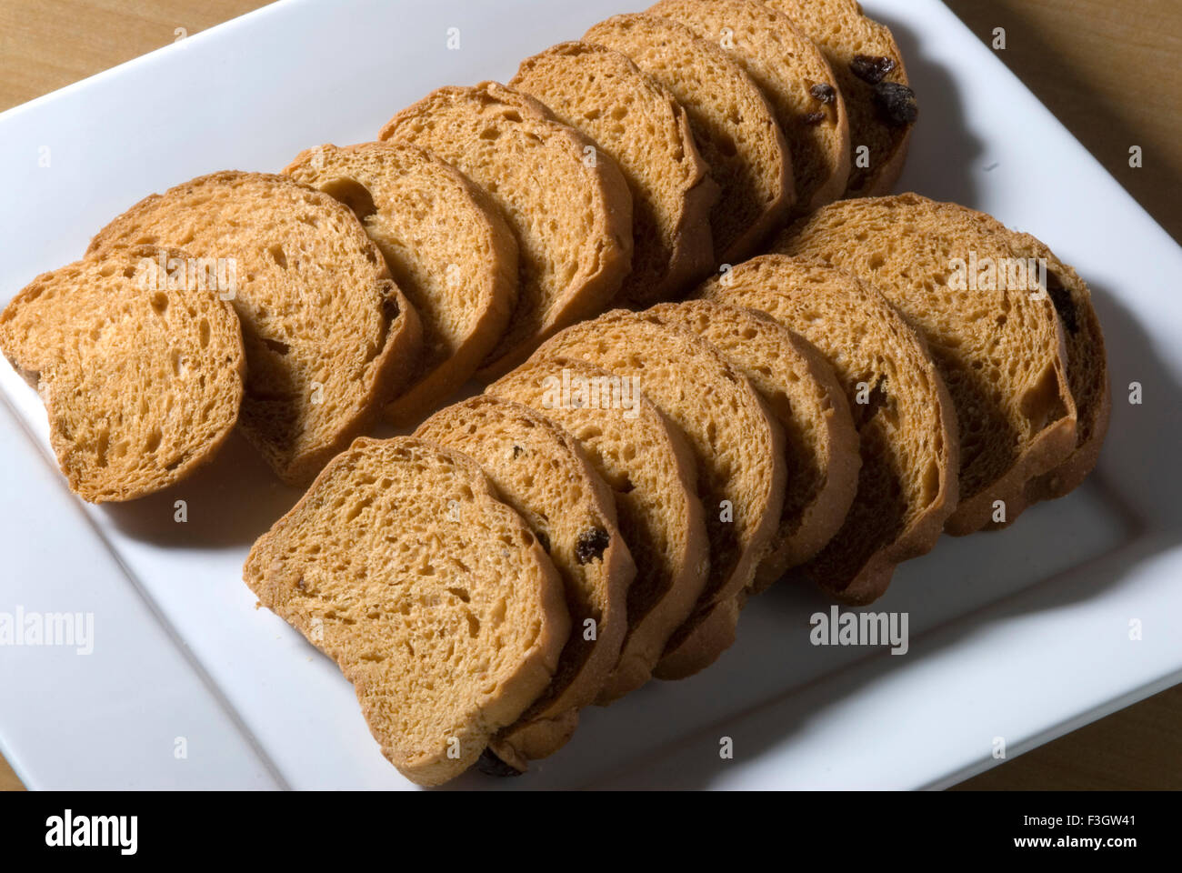 rusk, fette biscottate, pane tostato, biscotto secco, pane cotto al forno  Foto stock - Alamy