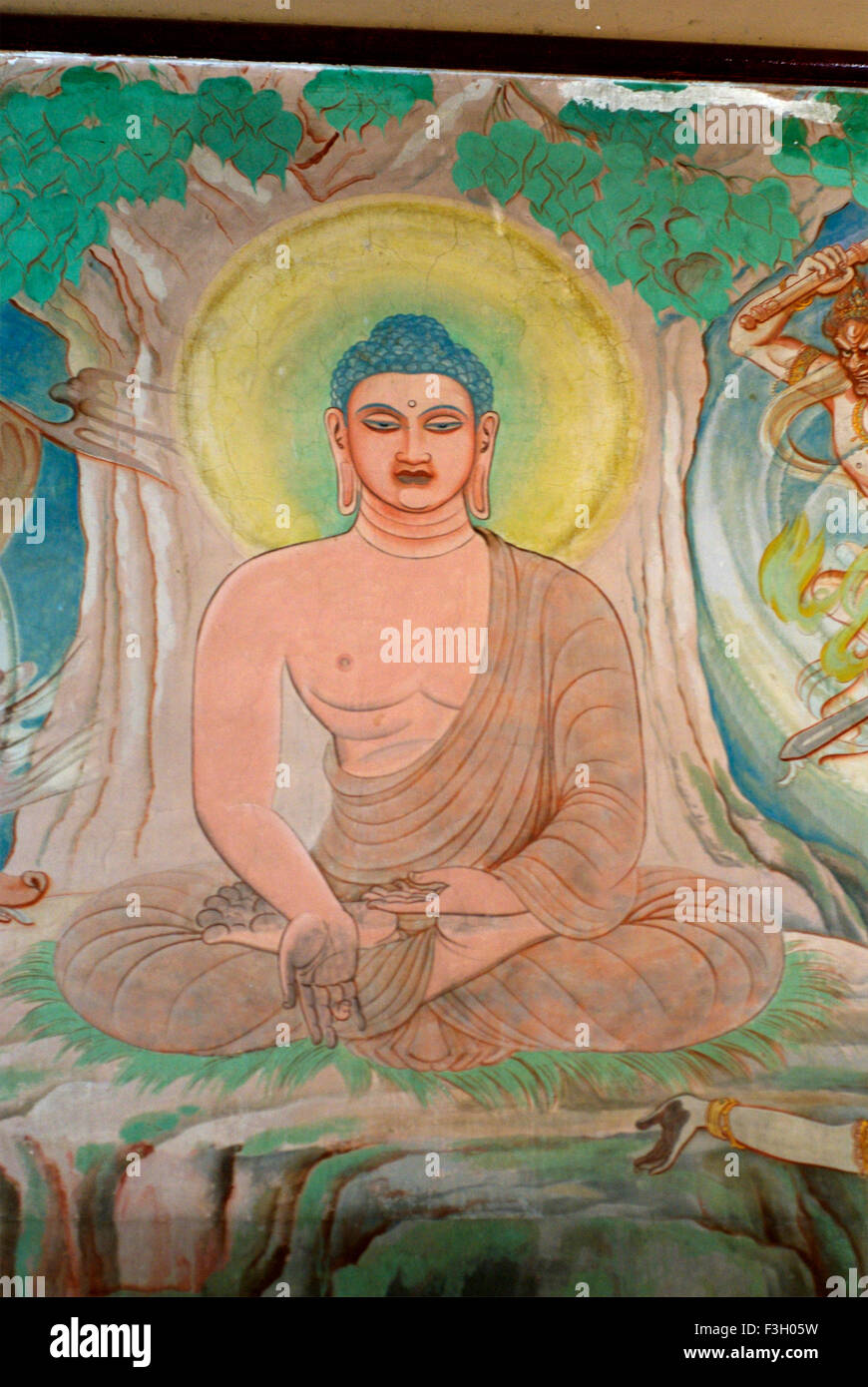 Il Buddha murale di artista giapponese nosui kosetsu all'interno di Mula Gandhaduti Vihara ; Sarnath ; Varanasi ; Uttar Pradesh ; India Foto Stock