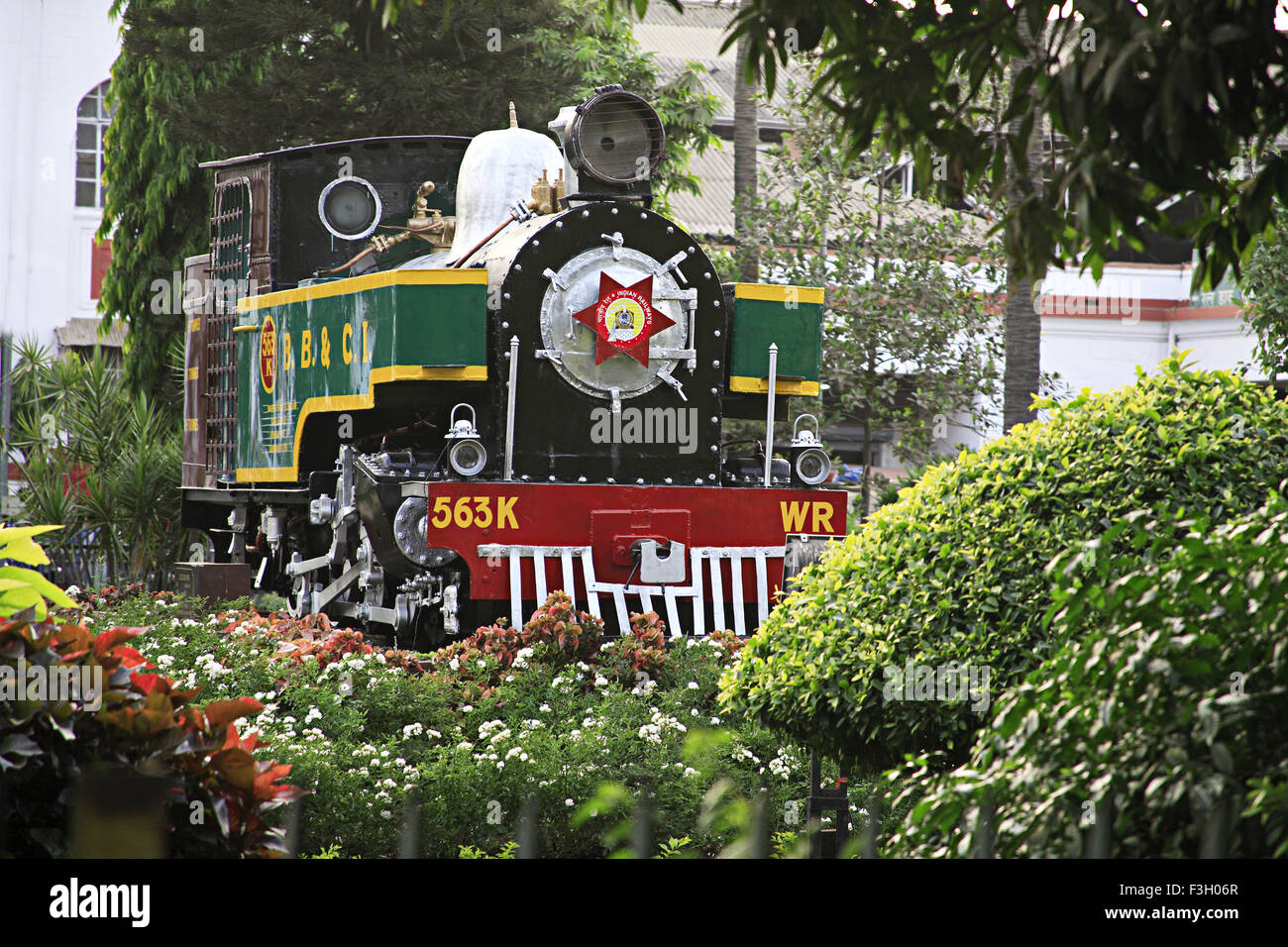 Vecchia ferrovia a vapore il motore a Mumbai central terminus a Dr. Anand Nair Marg chiamato come strada Lamington ; Bombay Mumbai Foto Stock