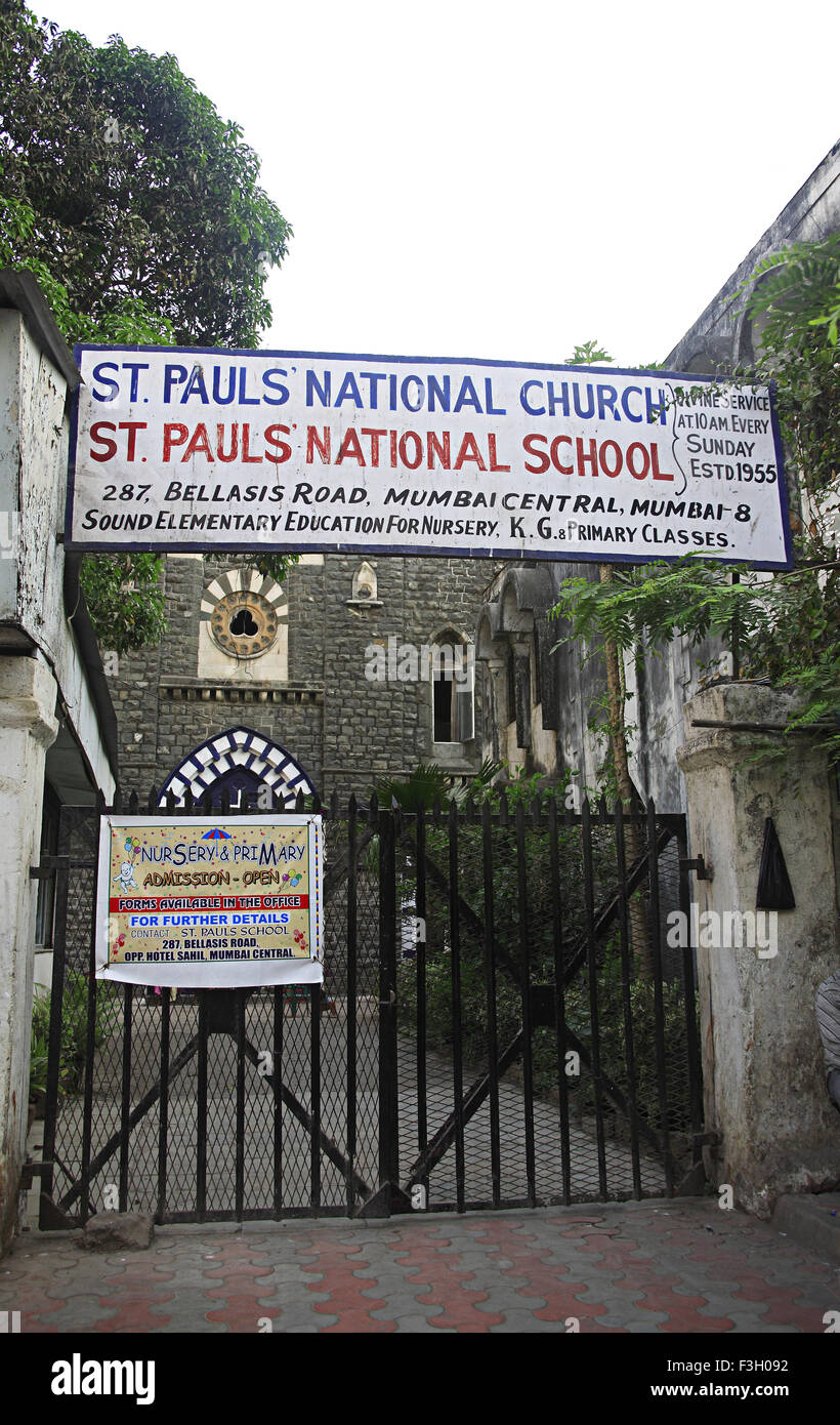 St. Pauls' chiesa nazionale e la scuola a J. Boman Behram road ; Bombay ora Mumbai ; Maharashtra ; India Foto Stock