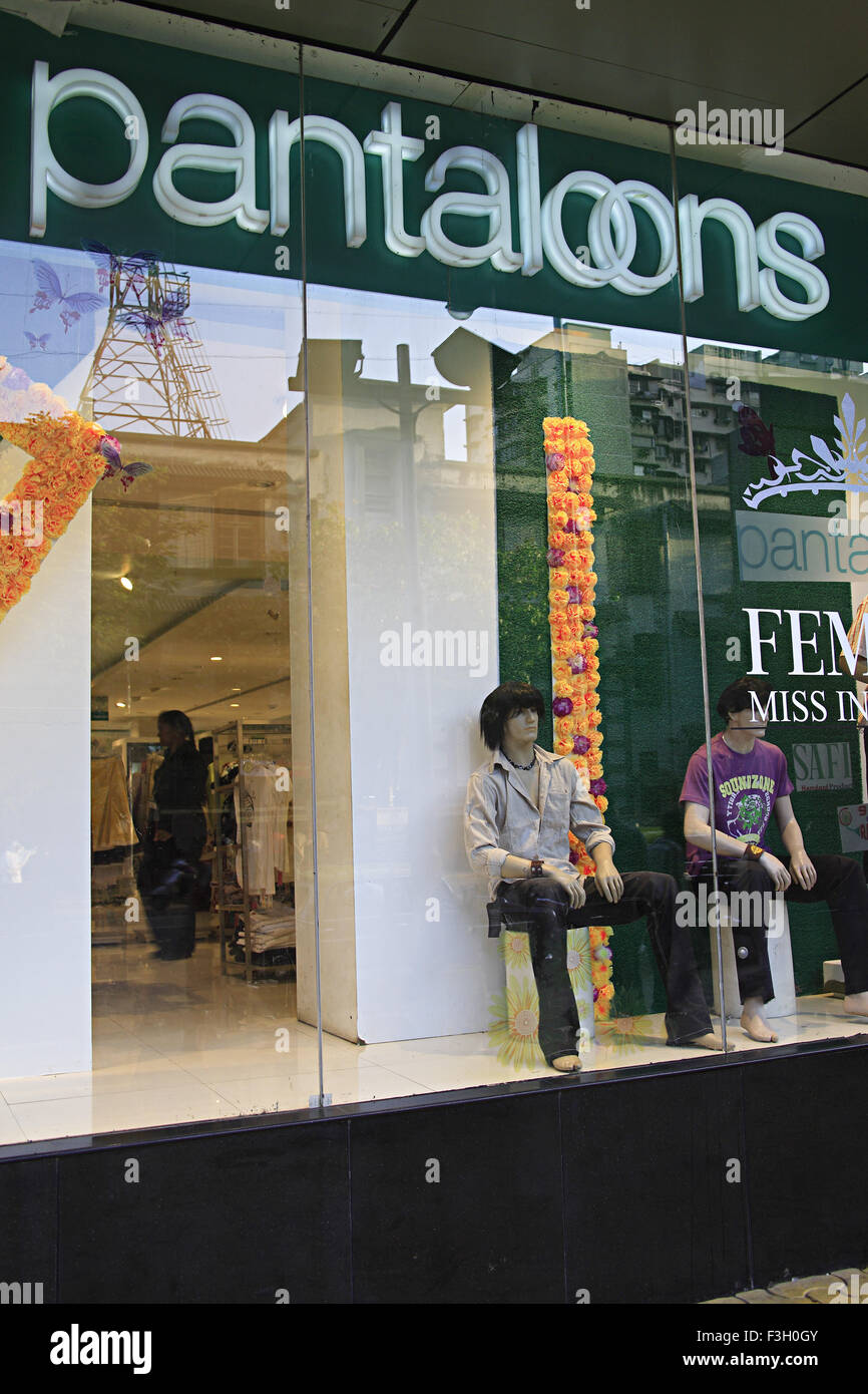 Pantalone di showroom in Orchid city centre shopping mall a J. Boman Behram road ; Bombay ora Mumbai ; Maharashtra ; India Foto Stock