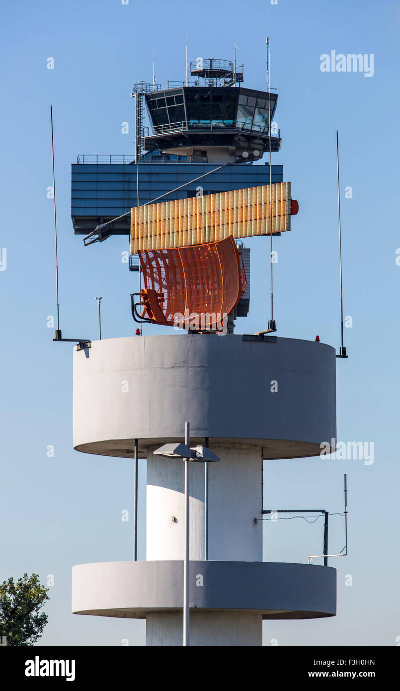 Il controllo del traffico aereo e della torre di torre radar, l'aeroporto internazionale di Düsseldorf, Germania Foto Stock