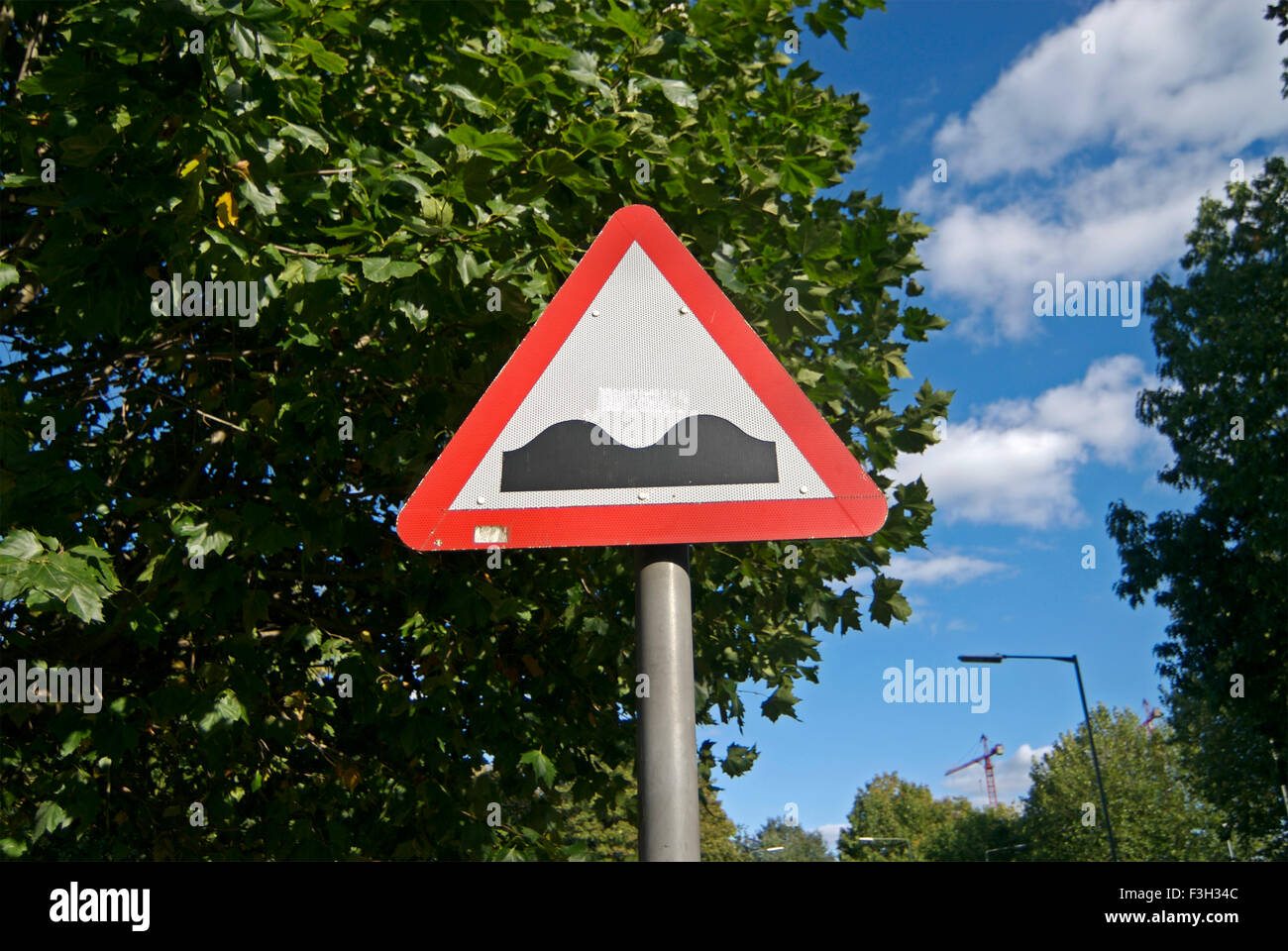 Bump avanti cartello stradale , Londra UK, Regno Unito, Inghilterra Foto Stock