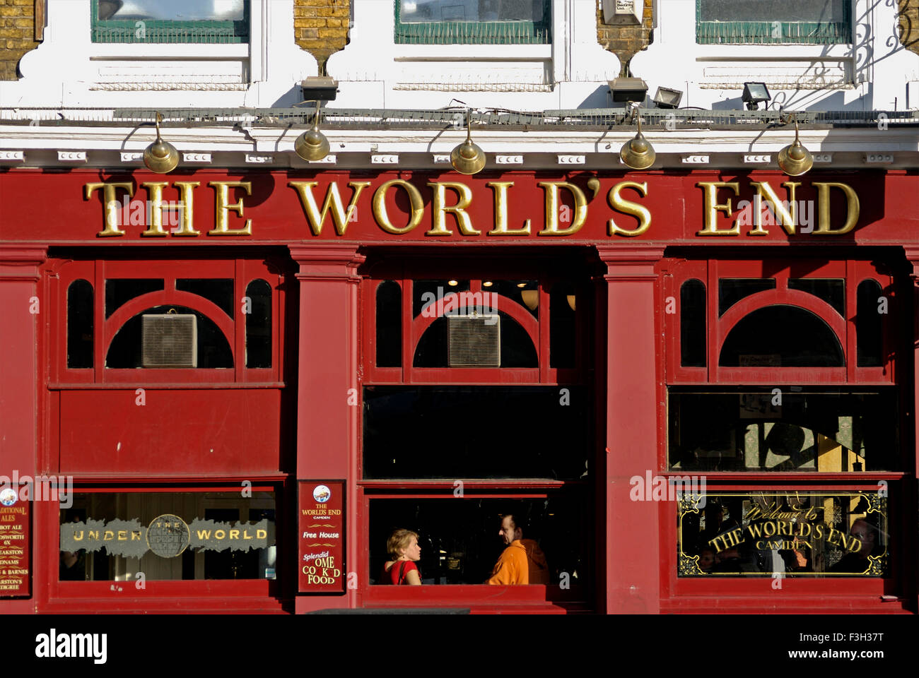 I Mondi fine ristorante a Camden town market ; London ; Regno Unito Regno Unito Inghilterra Foto Stock
