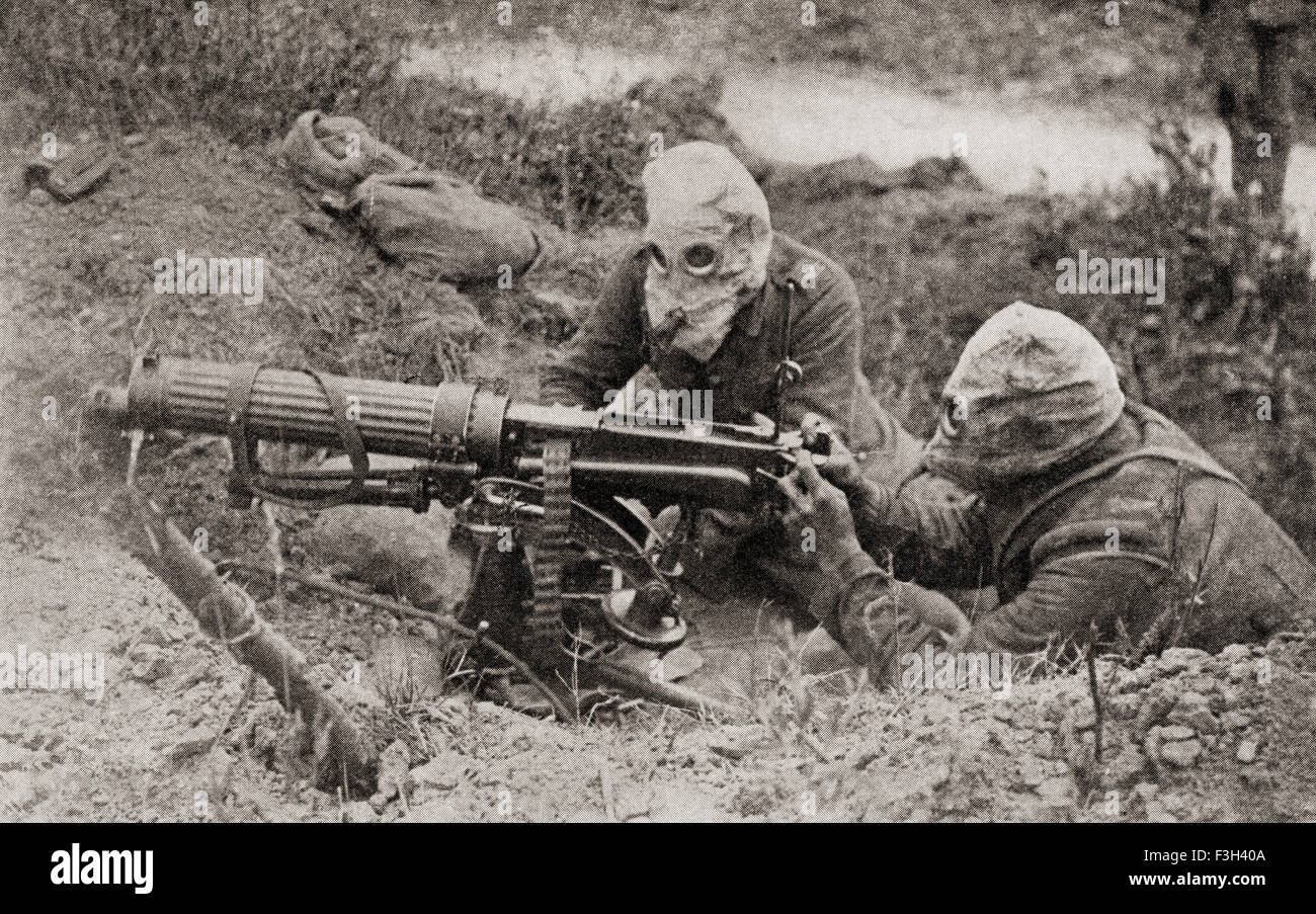 Mitraglieri indossare maschere per proteggerli da attacchi di gas durante la prima guerra mondiale. Foto Stock