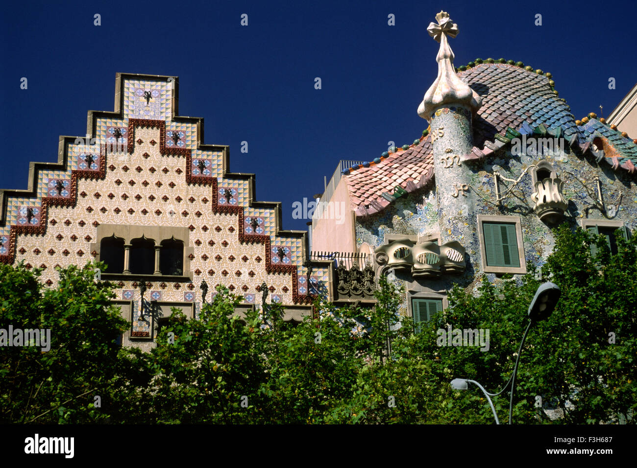 Spagna, Barcellona, Casa Amatller (architetto Josep Puig i Cadafalch) e Casa Batllò (architetto Antoni Gaudì) Foto Stock