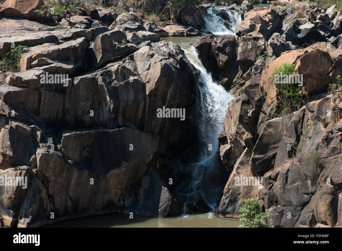 Cascata presso il Lowveld Giardino Botanico Nazionale Foto Stock