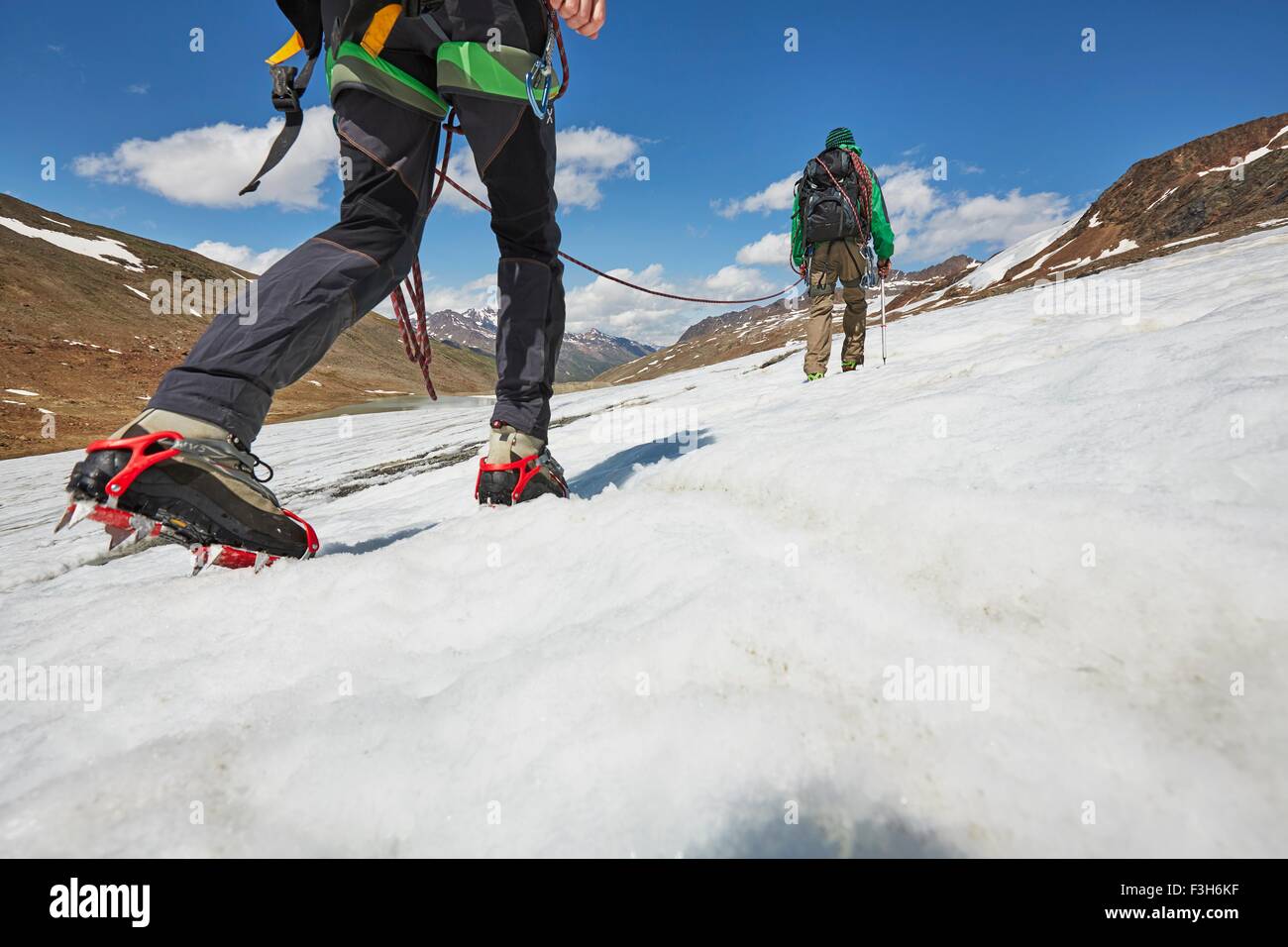 Coppia giovane arrampicata su ghiaccio Val Senales ghiacciaio della Val Senales, Alto Adige, Italia Foto Stock