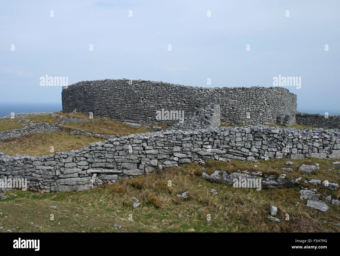 Stone fort Dun Eochla sull isola di Inishmore che appartiene alle Isole Aran in Irlanda. Foto Stock