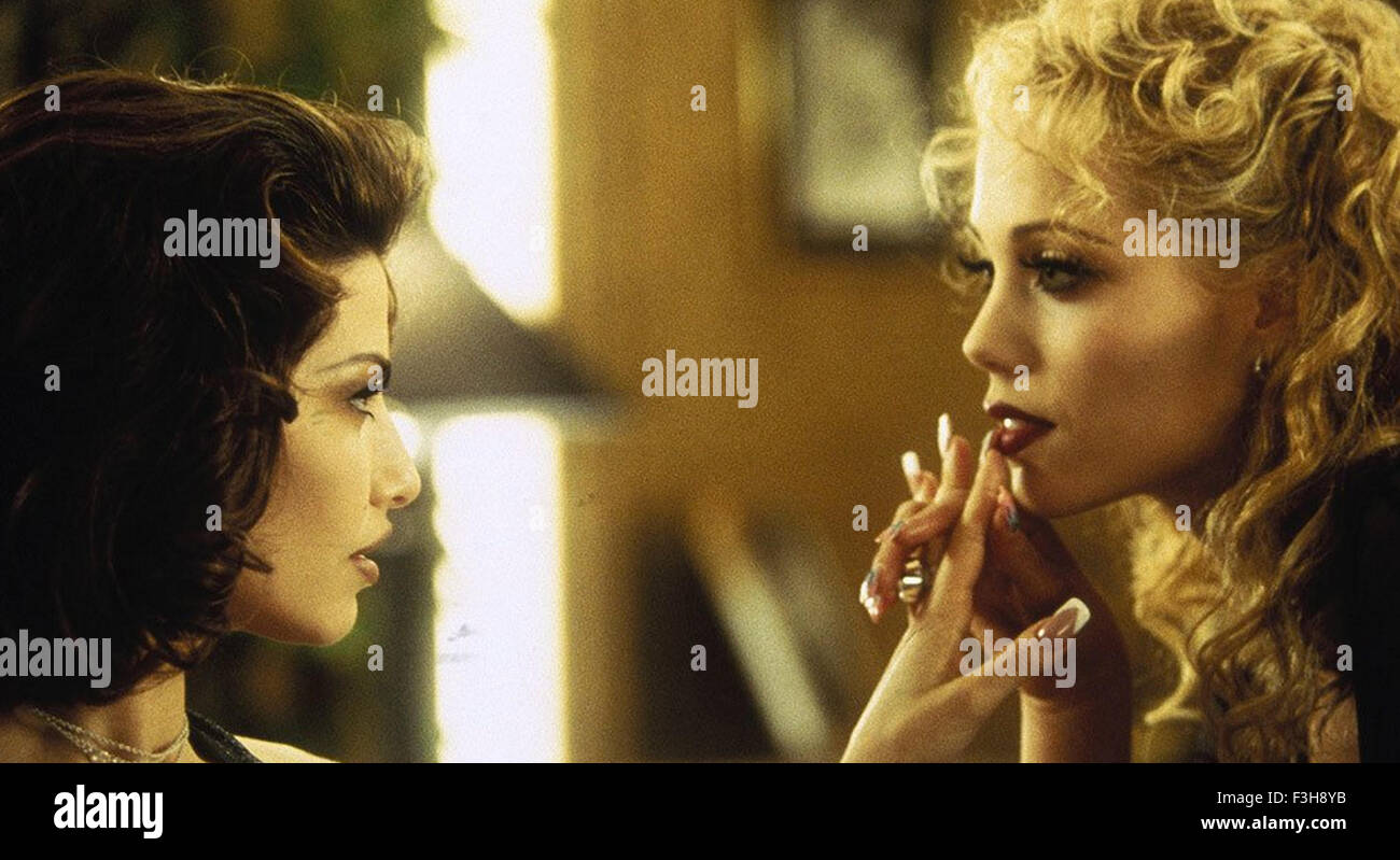 SHOWGIRLS 1995 Metro Goldwyn Mayer Studios film con Gina Gershon a sinistra e Elizabeth Berkley Foto Stock