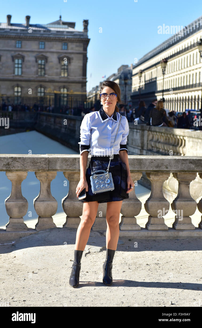 Blogger Camila Coelho che pongono al di fuori della pista di Dior mostra durante la settimana della moda di Parigi - Ott 2, 2015 - Foto: Pista Manhattan/Celine Gaille ***per solo uso editoriale*** Mindesthonorar 50,- EUR/tariffa minima 50,- EUR/picture alliance Foto Stock