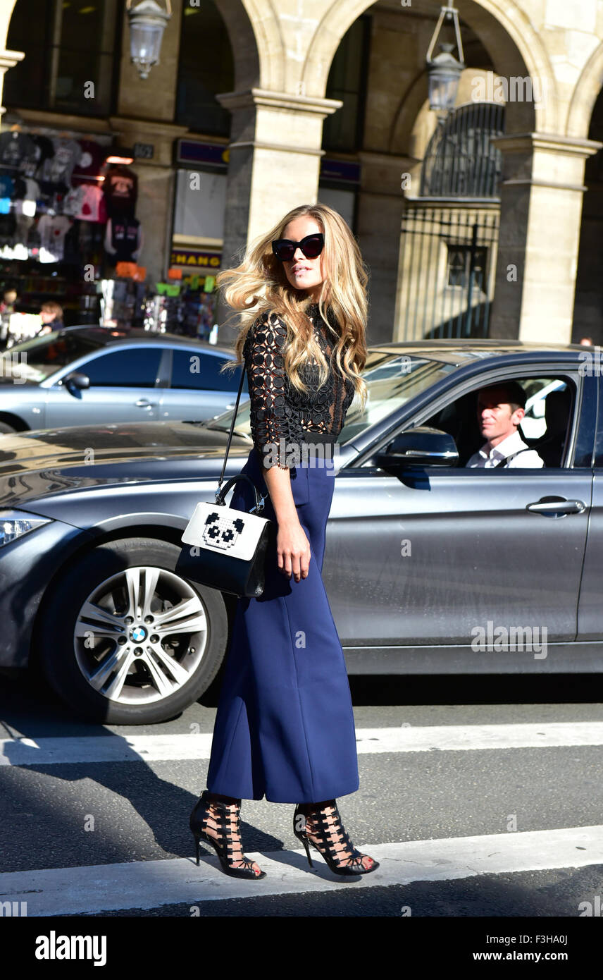 Blogger Maja Malnar ponendo al di fuori della pista di Dior mostra durante la settimana della moda di Parigi - Ott 2, 2015 - Foto: Pista Manhattan/Celine Gaille ***per solo uso editoriale*** Mindesthonorar 50,- EUR/tariffa minima 50,- EUR/picture alliance Foto Stock