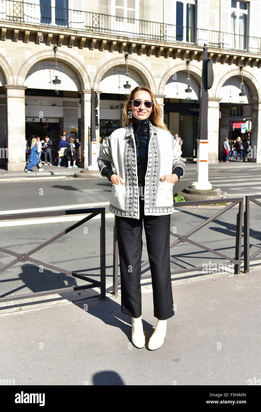 Blogger Alexandra Golovanoff ponendo al di fuori della pista di Dior mostra durante la settimana della moda di Parigi - Ott 2, 2015 - Foto: Pista Manhattan/Celine Gaille ***per solo uso editoriale*** Mindesthonorar 50,- EUR/tariffa minima 50,- EUR/picture alliance Foto Stock