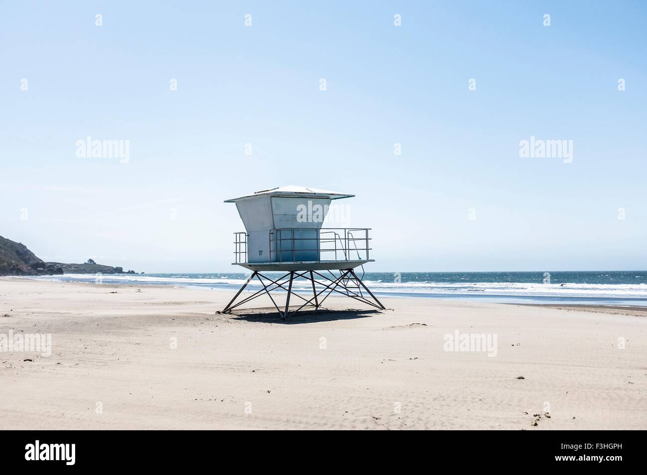 Bagnino torre sulla spiaggia, Mendocino County, California, Stati Uniti d'America Foto Stock