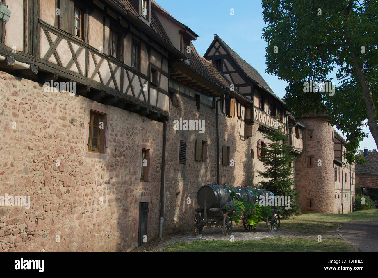 Bastioni e mura Riquewihr Alsace Francia Foto Stock