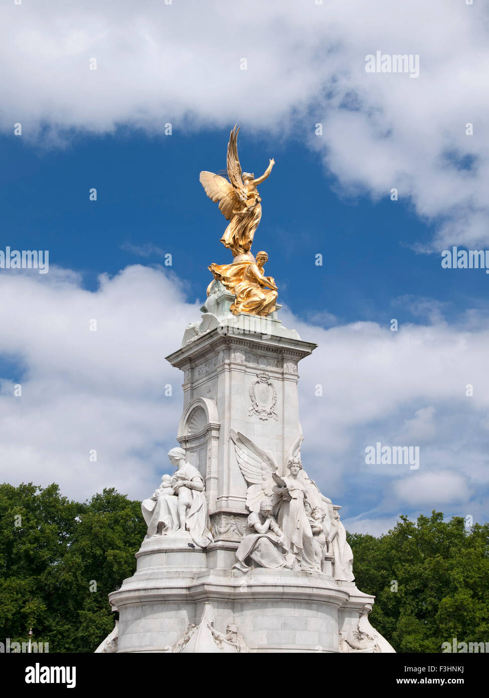 La regina Victoria Memorial di fronte a Buckingham Palace. Il Mall. Londra. In Inghilterra. La Gran Bretagna. Foto Stock
