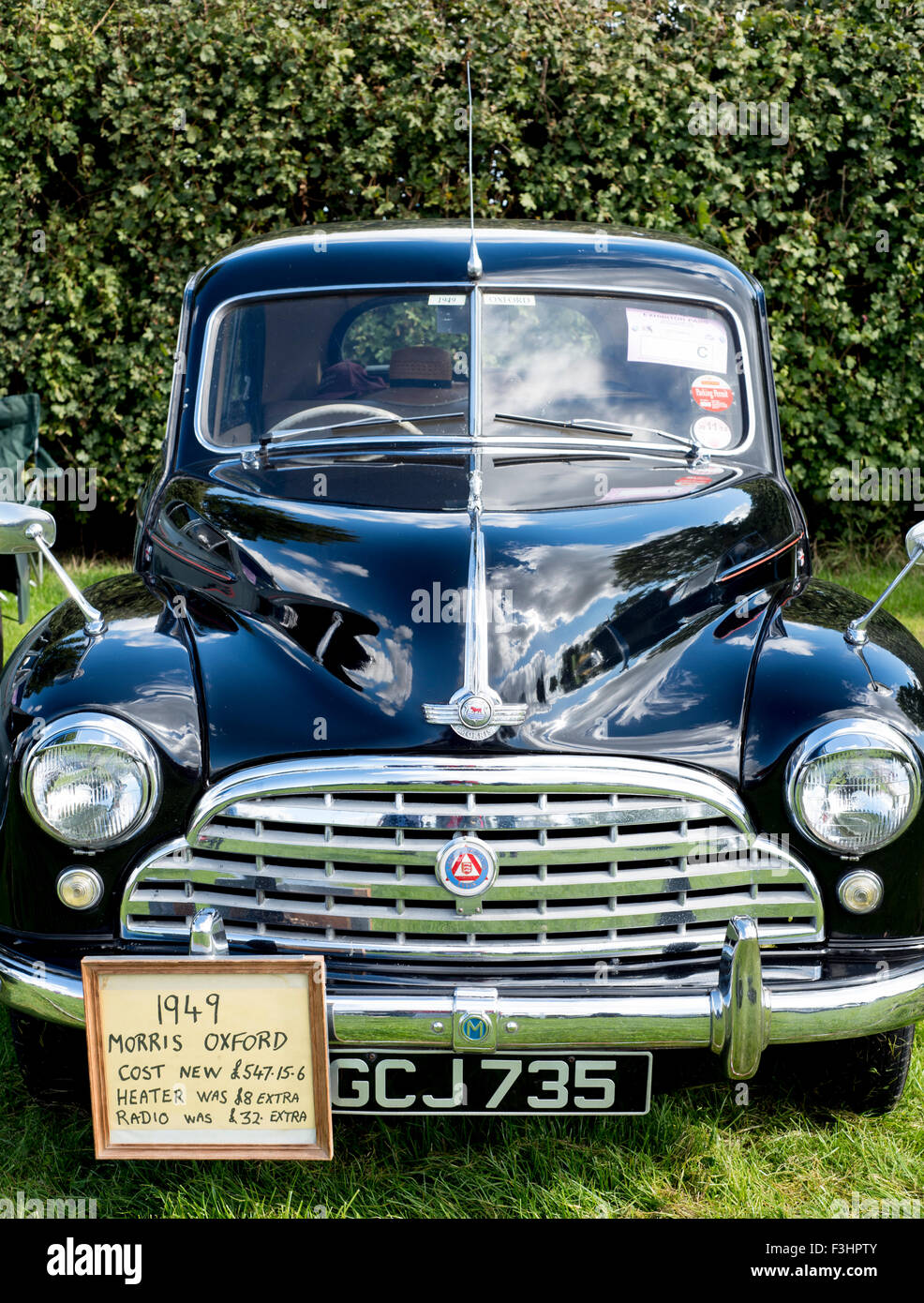Oxford Morris 1948 nero auto, cofano, calandra, argento, proiettori, badge, parabrezza, tergicristalli, spie, segno Foto Stock
