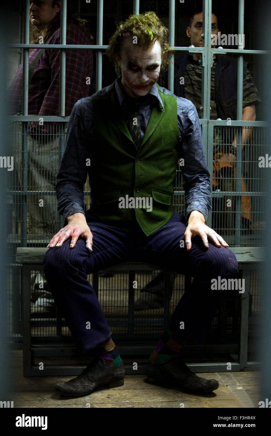 The Dark Knight è un supereroe 2008 film diretto, prodotte, e co-scritto da Christopher Nolan. Basato sul DC Comics Batman di caratteri. Questa fotografia è per il solo uso editoriale ed è il copyright del film company e/o il fotografo assegnato dal film o società di produzione e può essere riprodotto solo da pubblicazioni in congiunzione con la promozione del film di cui sopra. Un credito per il film company è richiesto. Il fotografo deve anche essere accreditato quando noto. Foto Stock