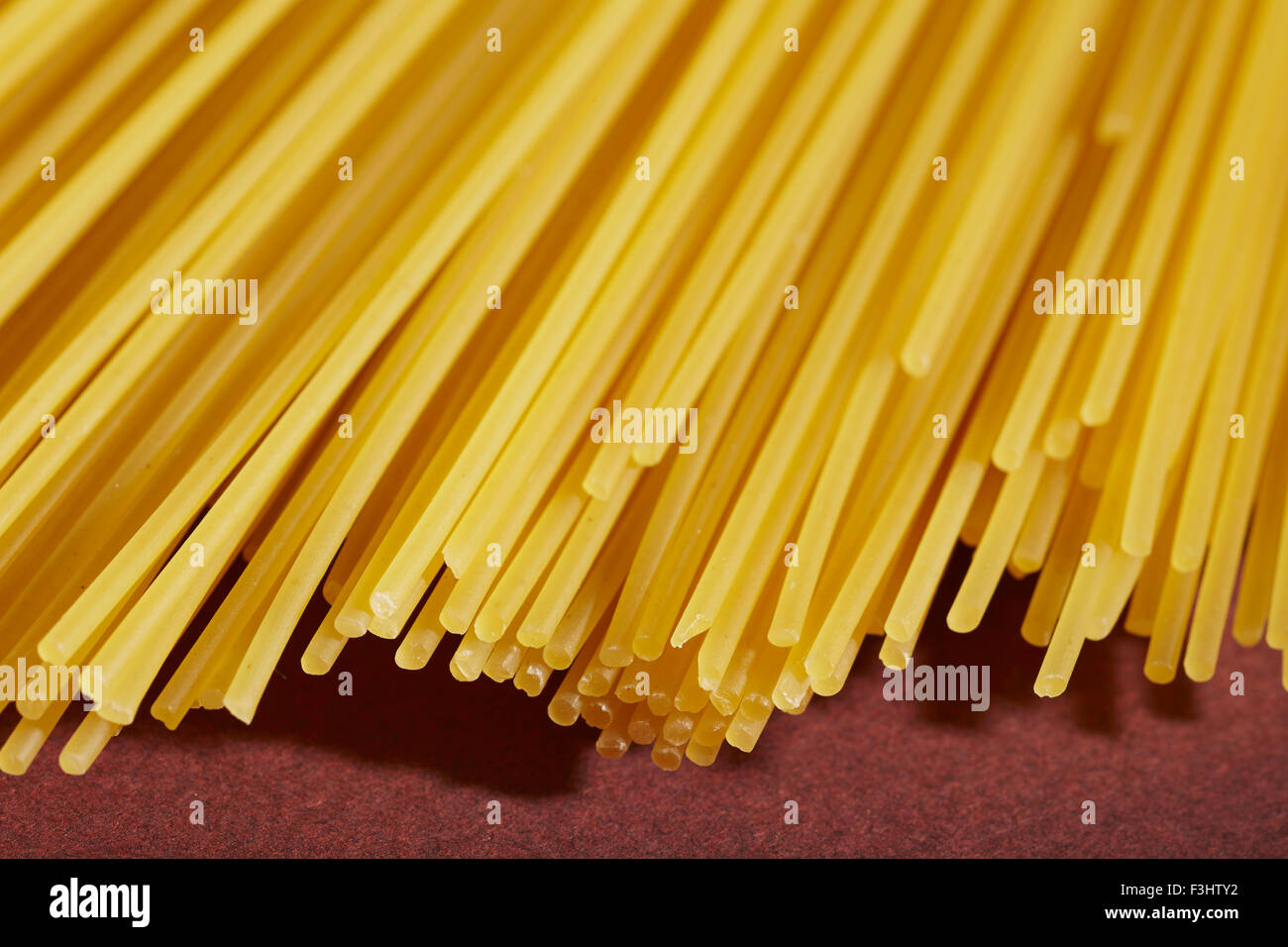 Spaghetti crudi Foto Stock