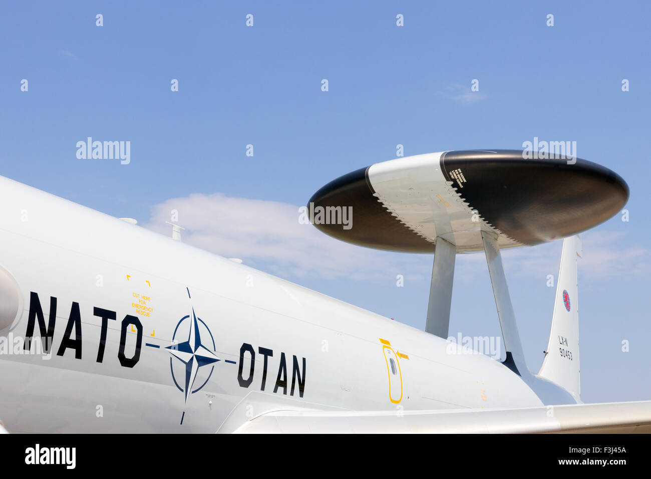 Segno della NATO su un AWACS E-3 Sentry piano radar Foto Stock