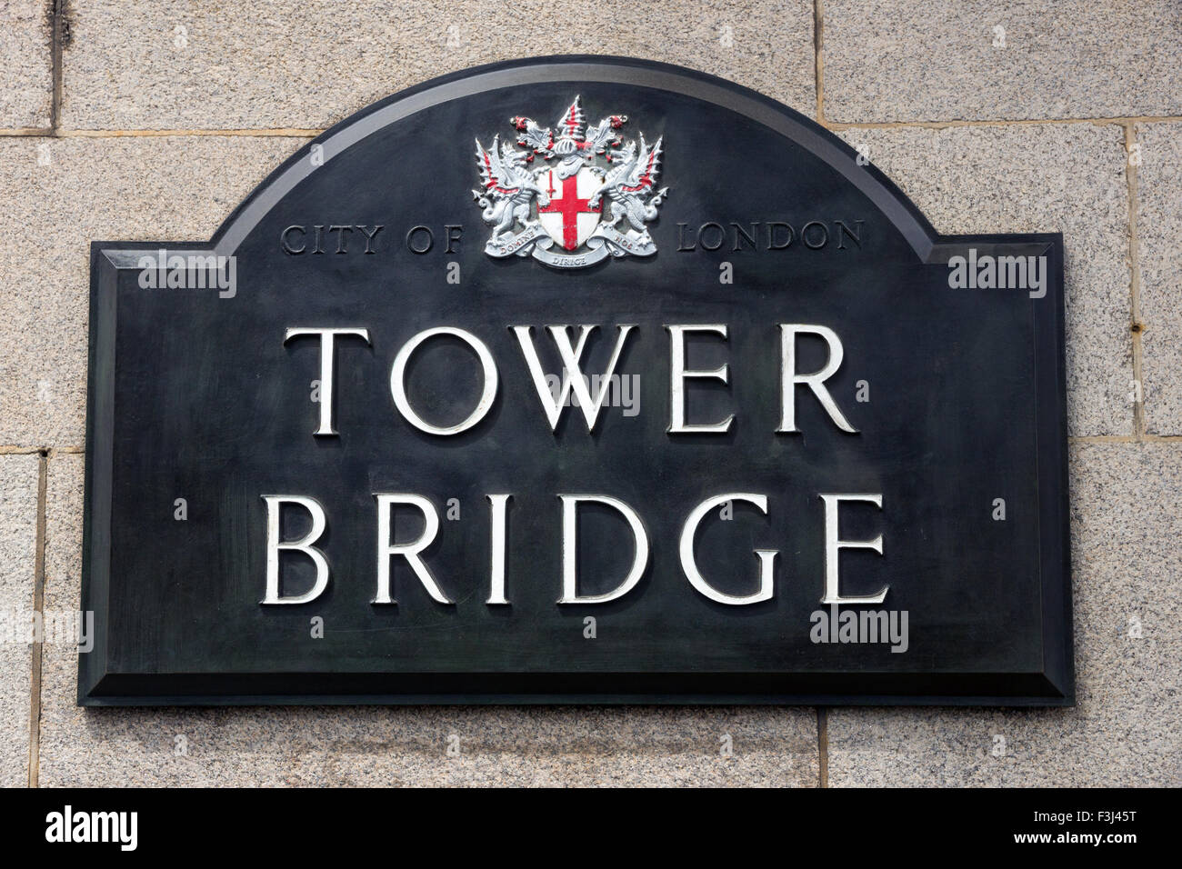 Segno il Tower Bridge di Londra, Regno Unito Foto Stock