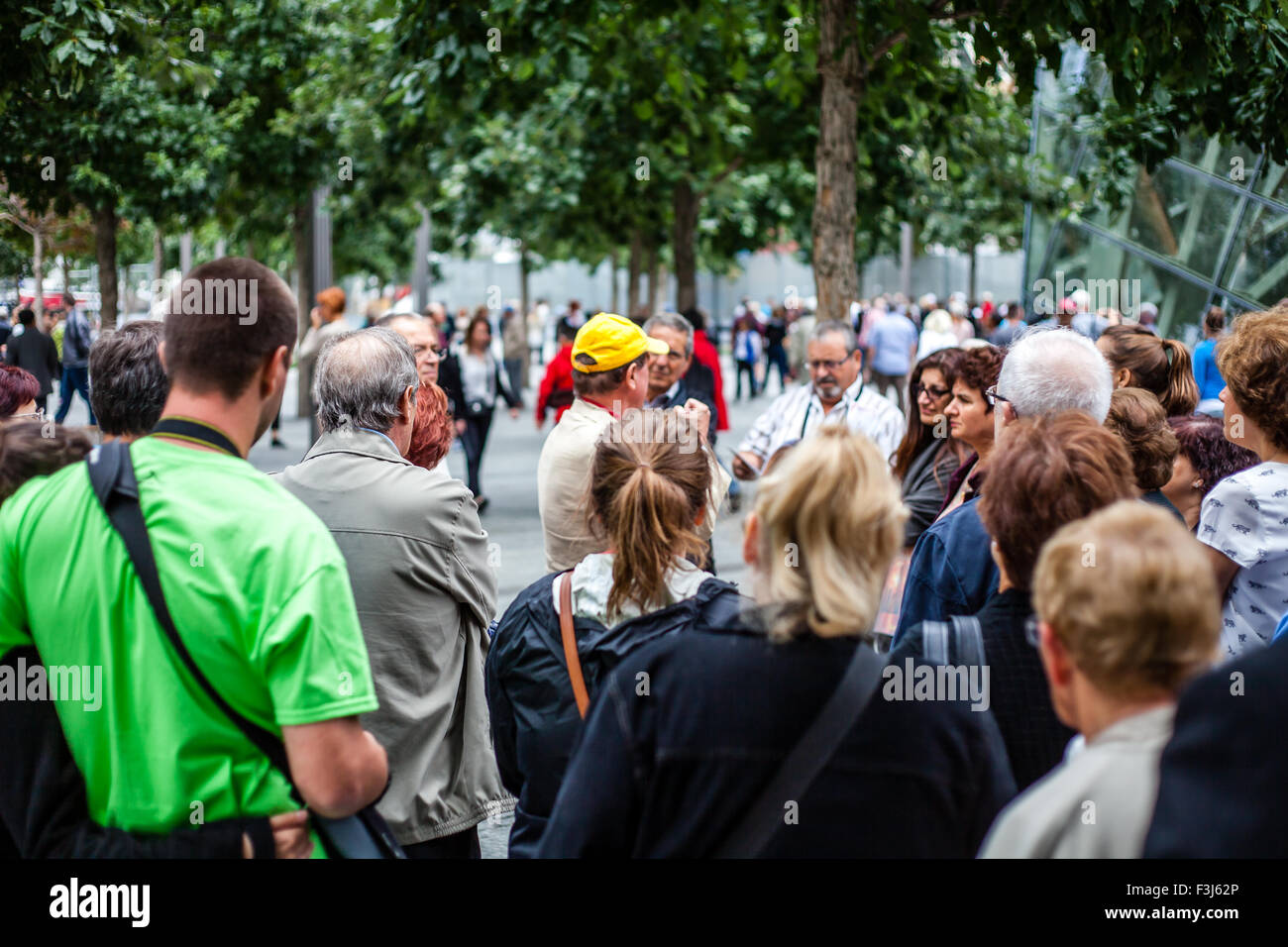 Tour guidato a Ground Zero memorial New York City Foto Stock