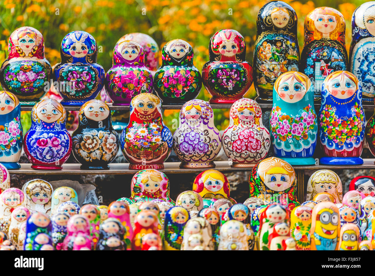 Matriosche Nel Negozio Di Souvenir In Riga Lettonia Foto Stock Alamy