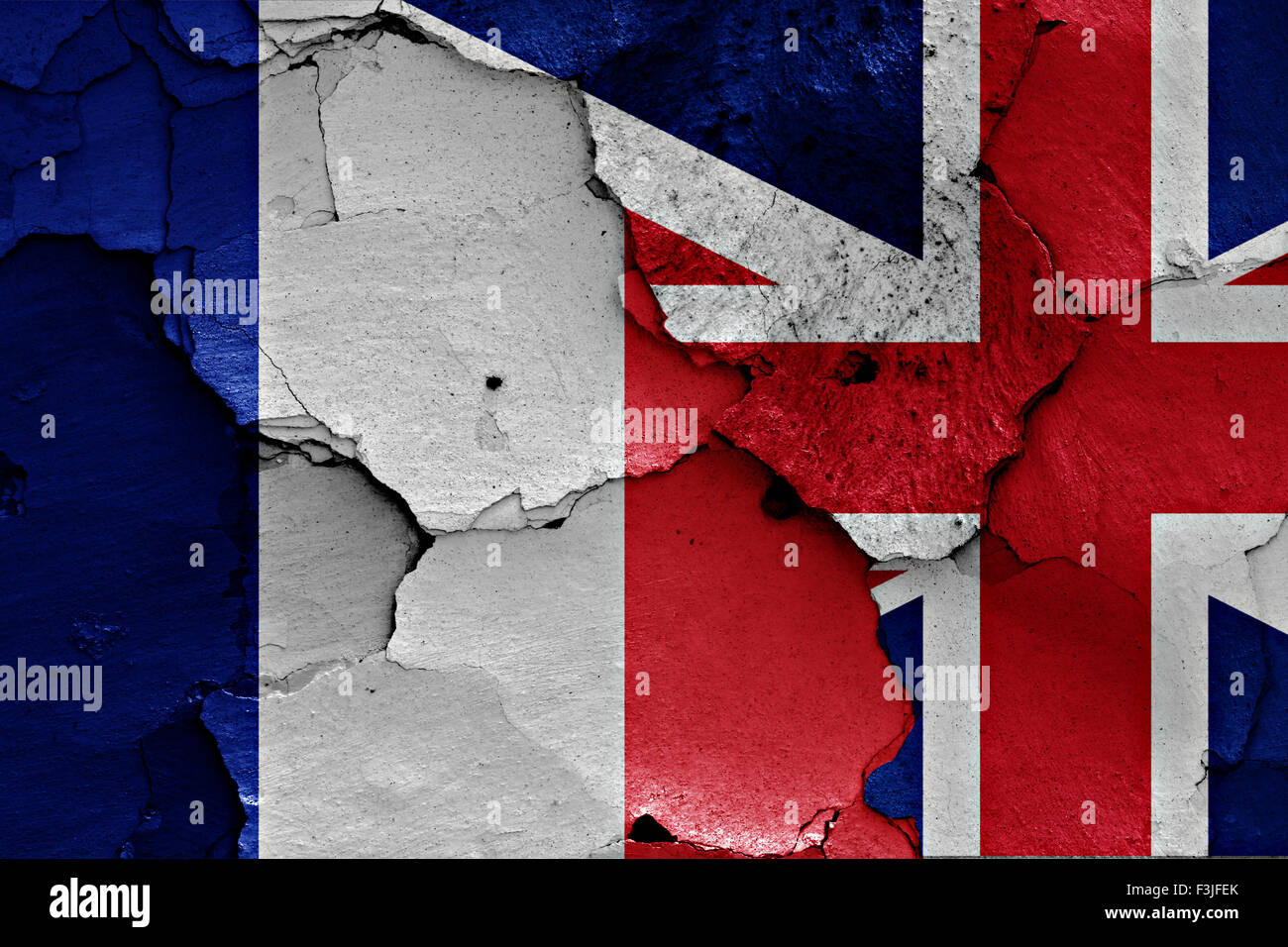 Bandiere di Francia e Regno Unito dipinta sulla parete incrinato Foto Stock