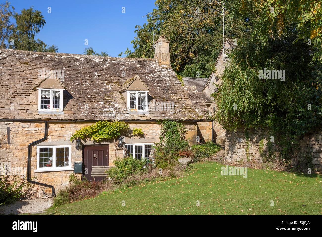 Bella pietra Cotswold cottage, Snowshill village, Worcestershire, Inghilterra. Foto Stock