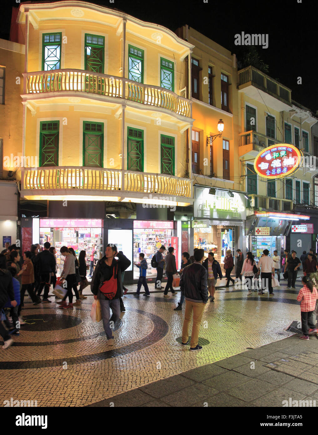 Cina, Macao, scene di strada, negozi, persone Foto Stock