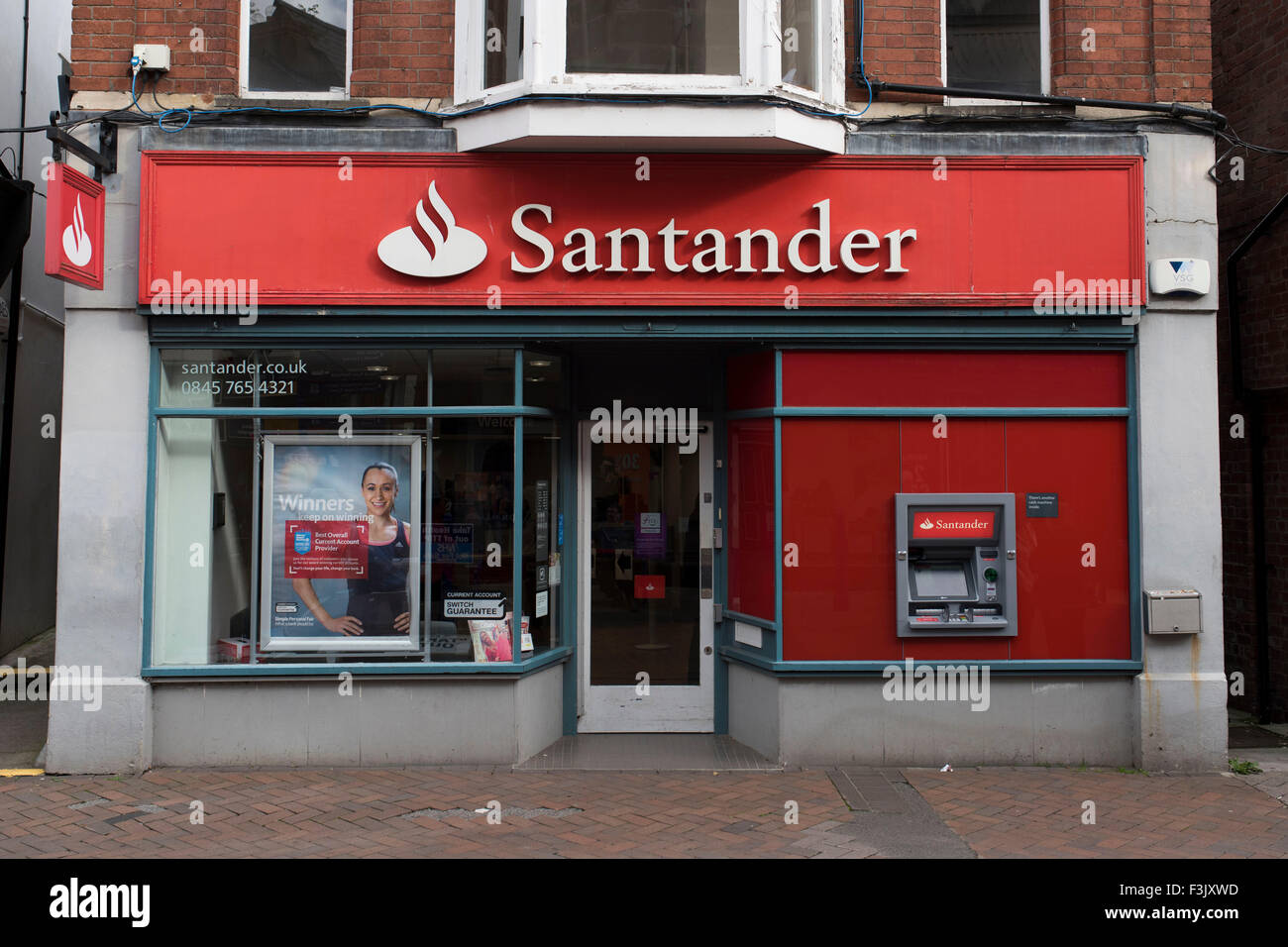 Una banca Santander sulla strada alta. Foto Stock