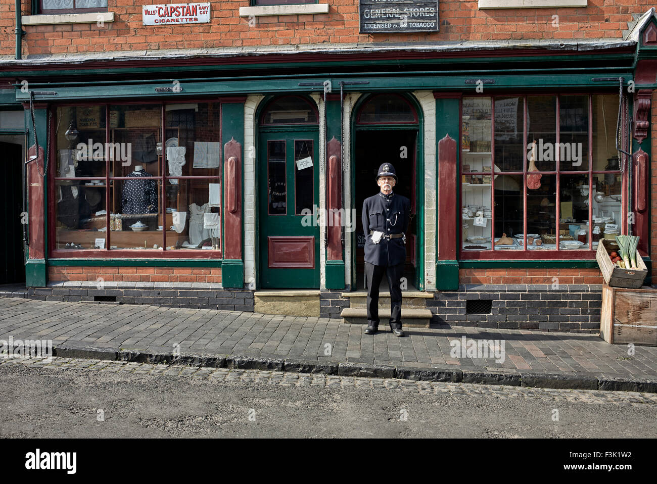 Museo Black Country Dudley. Poliziotto nel periodo 1900 uniforme West Midlands Inghilterra Regno Unito Foto Stock