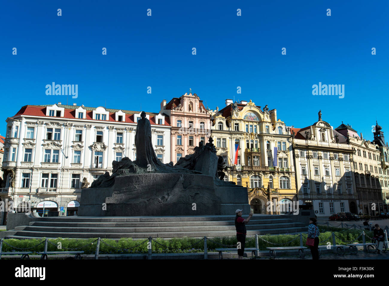 Jan Hus monumento, la Piazza della Città Vecchia, il lato nord, Ministerstvo pro mistni, Praga Repubblica Ceca Foto Stock