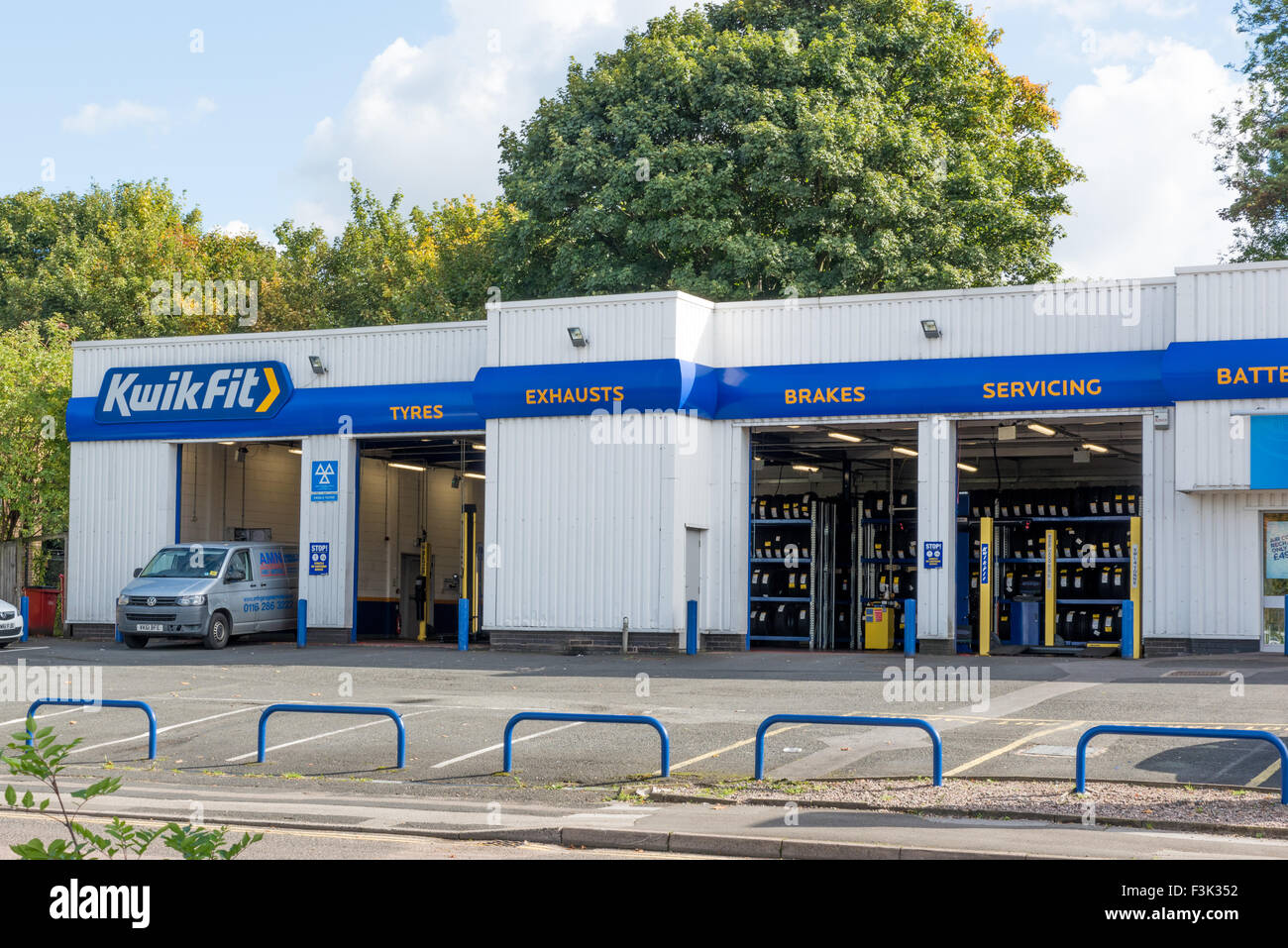 Kwik Fit Garage e raccordo pneumatico servizio in Walsall West Midlands, Regno Unito Foto Stock
