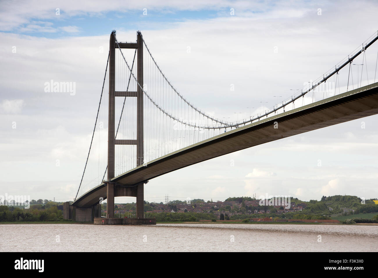 Regno Unito, Inghilterra, Yorkshire East Riding, Hessle, Humber Bridge guardando a sud verso Barton upon Humber Foto Stock