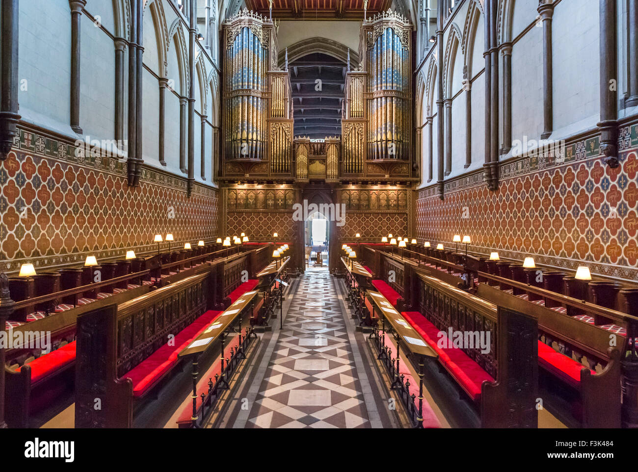 Cudiero e organo nella Cattedrale di Rochester (la Cattedrale Chiesa di Cristo e la Beata Vergine Maria), Rochester, Kent, Inghilterra, Foto Stock
