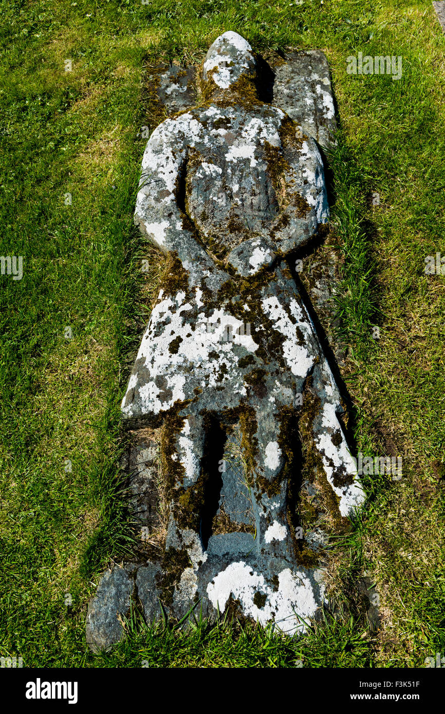 Kilmuir cimitero con la tomba del cavaliere Angus Martin vicino a Skye Museo di Vita sull'isola, Scozia. Foto Stock