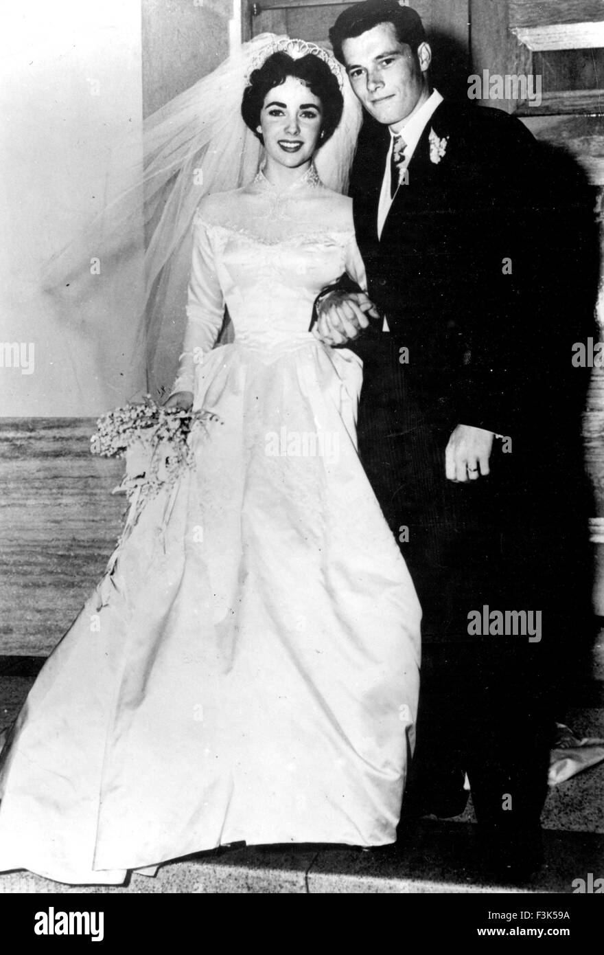 ELIZABETH Taylor (1932-2011) anglo-americano attrice cinematografica sposa Conrad Hilton nel maggio 1950 Foto Stock