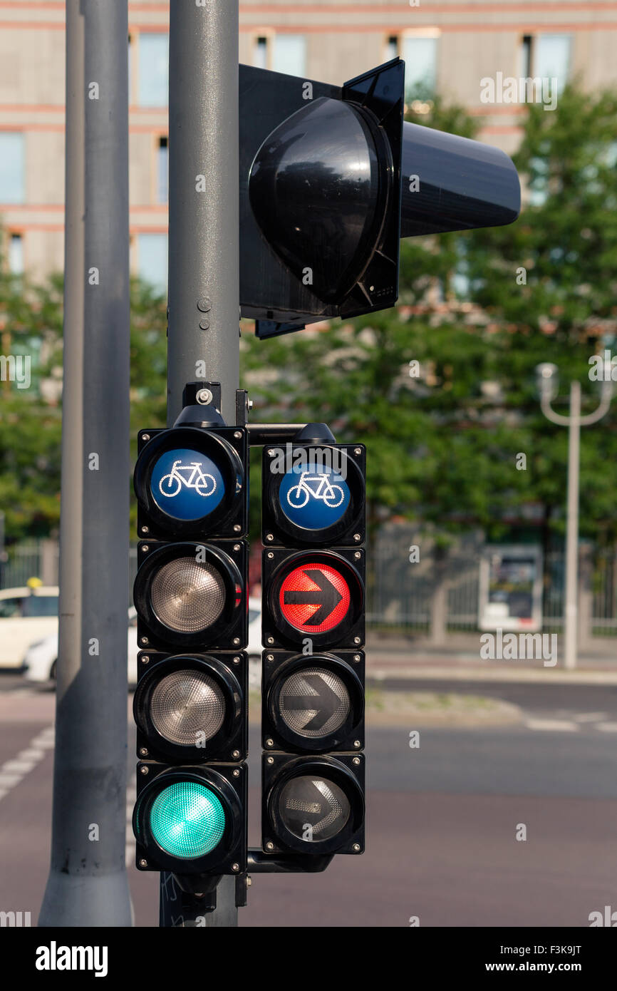 Noleggio semaforo rosso e verde nel cuore della città Foto Stock