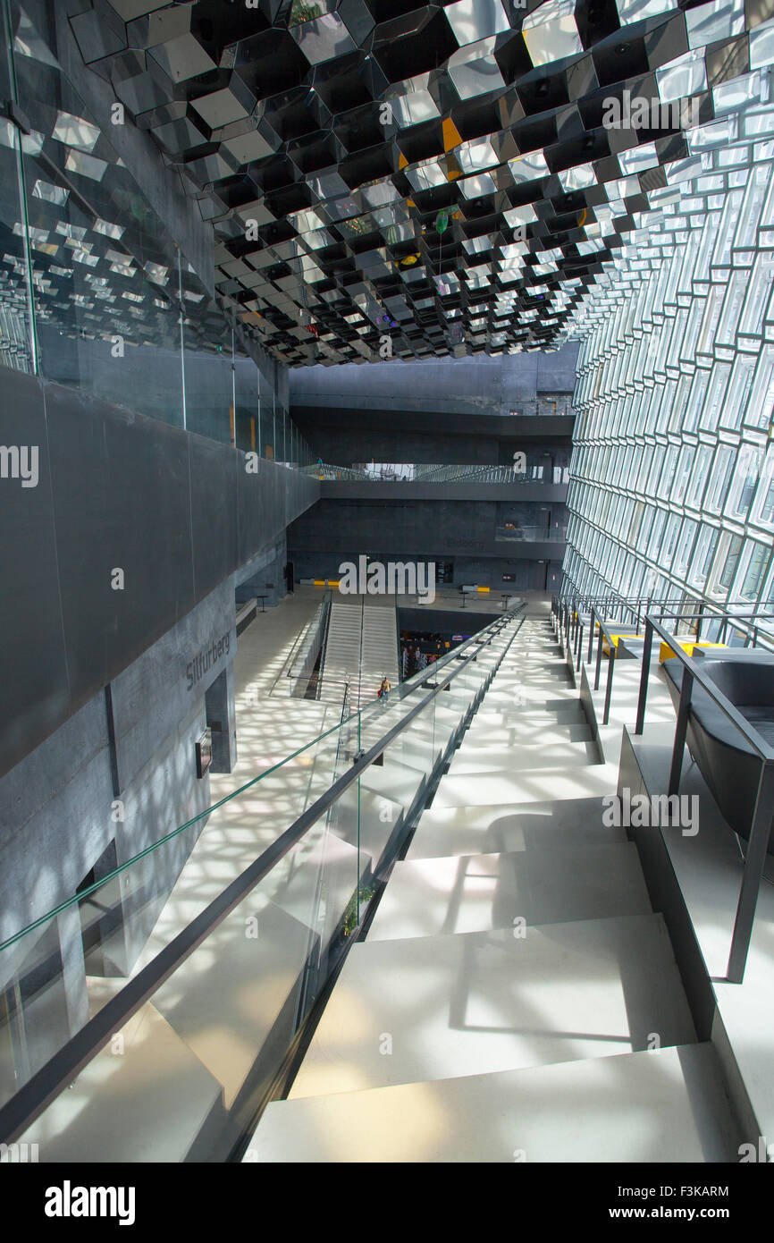 Interni geodetica di Harpa Concert Hall, Reykjavik, Islanda. Foto Stock Interni geodetica di Harpa Concert Hall, Reykjavik, Islanda. Foto Stock